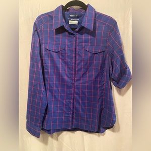 Columbia women’s Omni Shad sun protection plaid shirt. Size L
